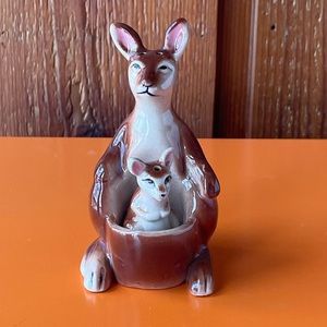 Kangaroo and Baby Vintage Salt and Pepper Shakers Set